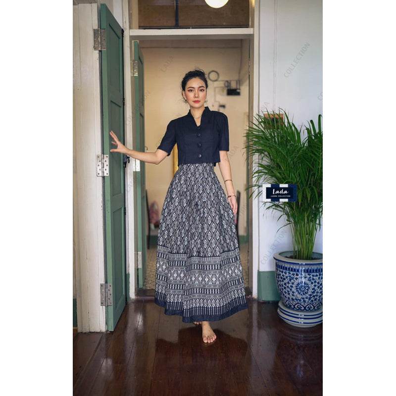 Must-Have Collar Short Sleeve Top &amp; Royal Request Print Pleated Skirt Set – Terracotta Orange, Black, Purple &amp; Green | Traditional Thai Cotton Outfit for Women One-Sake.com ดำ / L ดำ / S ดำ / M ดำ / S-ดำ / M-ดำ / L-ดำ / XL-ส้มอิฐ / S-ส้มอิฐ / M-ส้มอิฐ / L-ส้มอิฐ / XL-เขียว / S-เขียว / M-เขียว / L-เขียว / XL-ม่วง / S-ม่วง / M-ม่วง / L-ม่วง / XL-แดง / S-แดง / M-แดง / L-แดง / XL-กรม / S-กรม / M-กรม / L-กรม / XL-