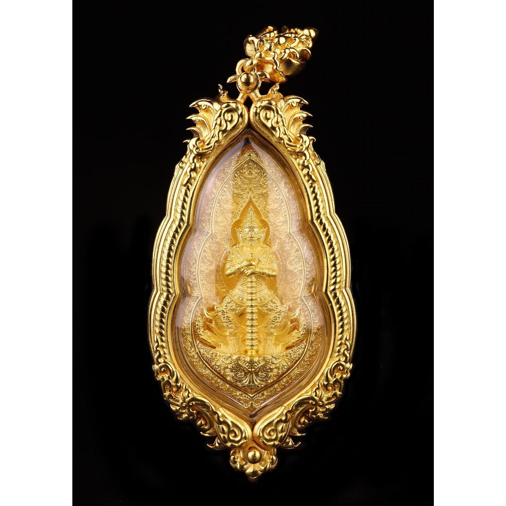 Exquisite Vesuwanno amulet for wealth and protection in a gold frame with intricate designs