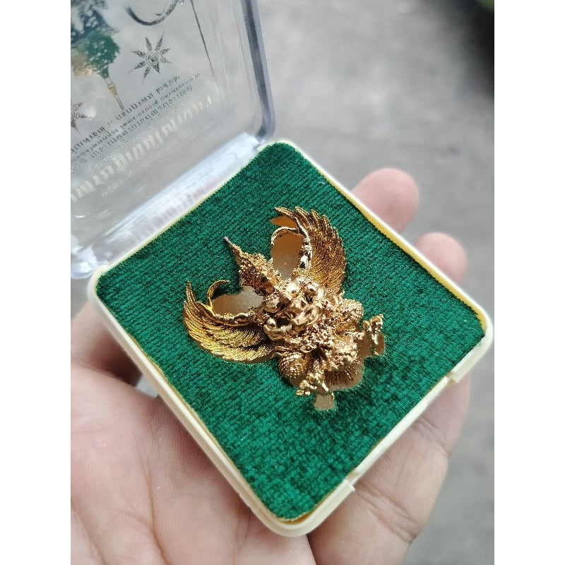 🦅 "Setthi Ngoen Lai Ma" Garuda Amulet: The "Money Flows In" Edition (Wat Phra Mahathat, Nakhon Si Thammarat) – Wealth & Power Gold Faith Fire Skin