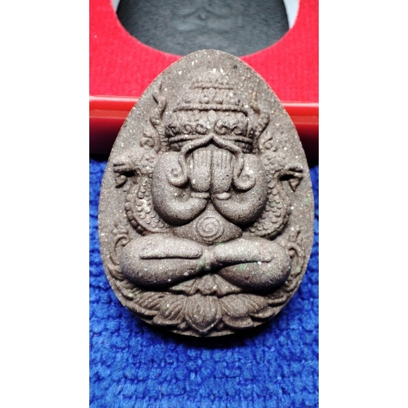Sacred Phra Pidta Phang Phra Kan Powder Amulet Unlock Ultimate Wealth & Protection