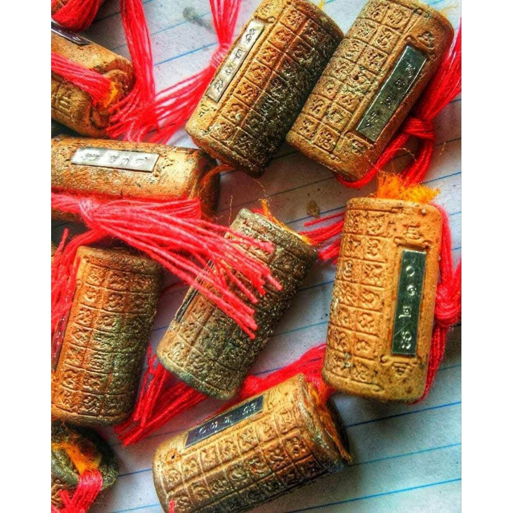 ✨ Sarika Love Enchantment Takrut – Luang Pu Sak Samahito 8 Buddha Lords Fired Clay Amulet for Irresistible Charm & Attraction 🕊️