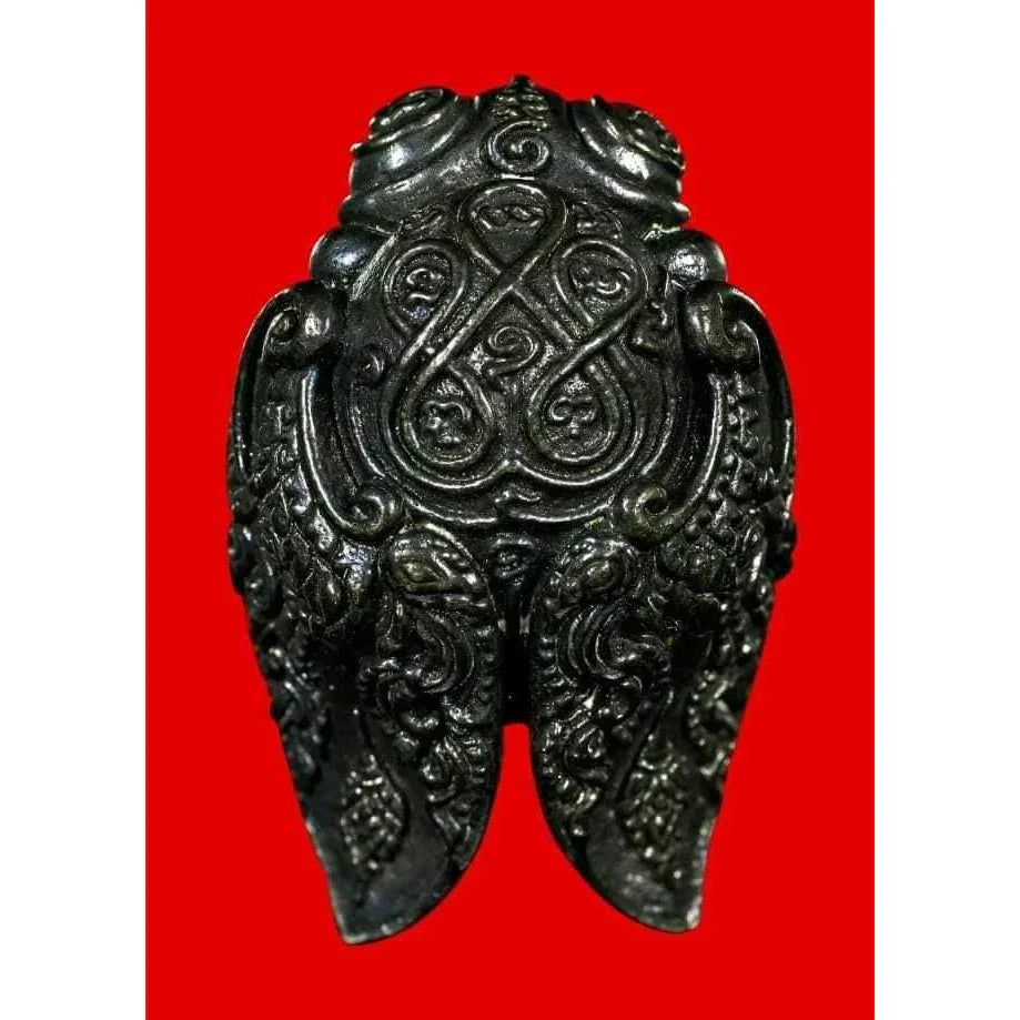 Wealth and Love Bee Amulet - Panya Phamroo Setthi Chana Sip Tit by Luang Pu Noi | Magnetic Nam Pi Iron for Rapid Fortune and Protection