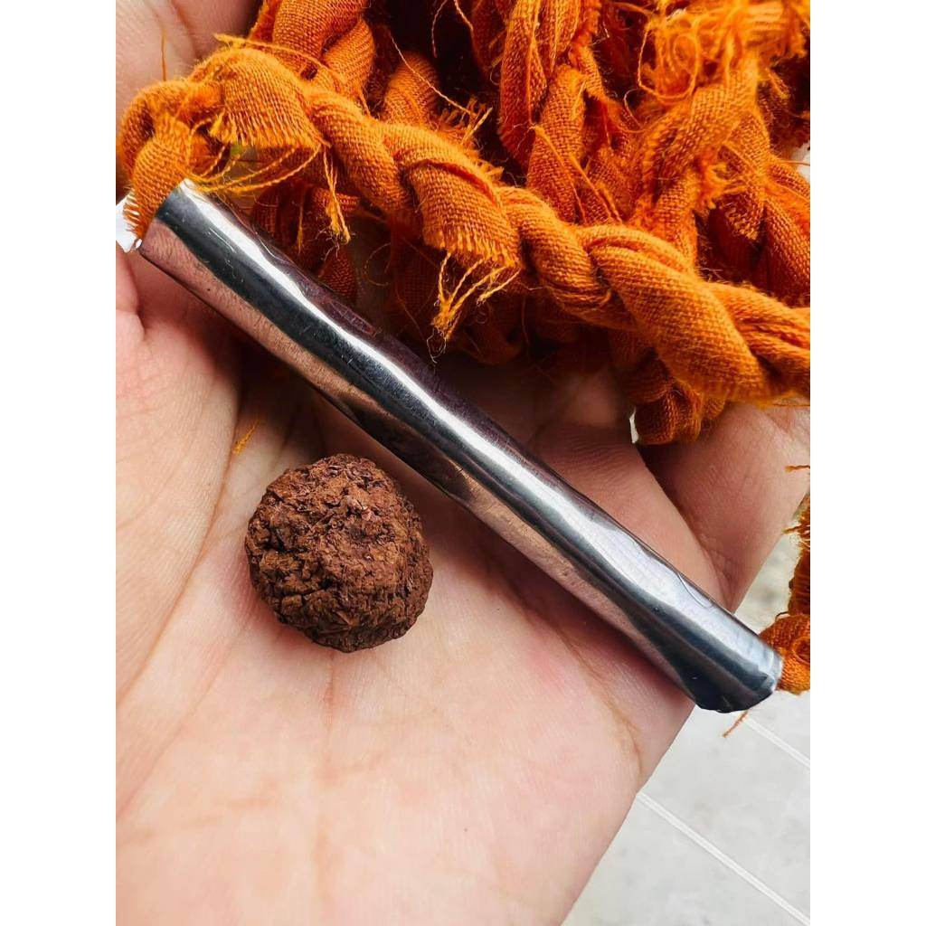 Luang Pu Im's Sacred Set: Robe Thread, Betel Nut &amp; Lead Takrut Blessed Amulet Trio for Charm, Protection &amp; Success – Wat Thung Na Mai x Luang Phor Kliai Blend - Thai Blessing Co
