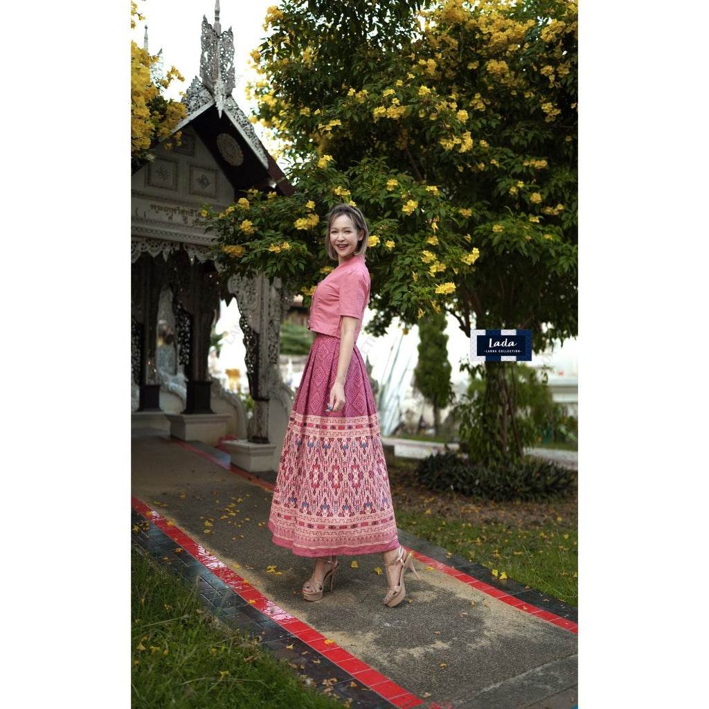 New Thai Cotton 2-Piece Set – Short Sleeve Collar Top &amp; Khit Toot Jok Print Skirt | 4 Colors in S–XL Sizes One-Sake.com แดงไวน์ / L แดงไวน์ / S แดงไวน์ / M แดงไวน์ / S-แดงไวน์ / M-แดงไวน์ / L-แดงไวน์ / XL-ชมพู / S-ชมพู / M-ชมพู / L-ชมพู / XL-เหลือง / S-เหลือง / M-เหลือง / L-เหลือง / XL-กรม / S-กรม / M-กรม / L-กรม / XL-