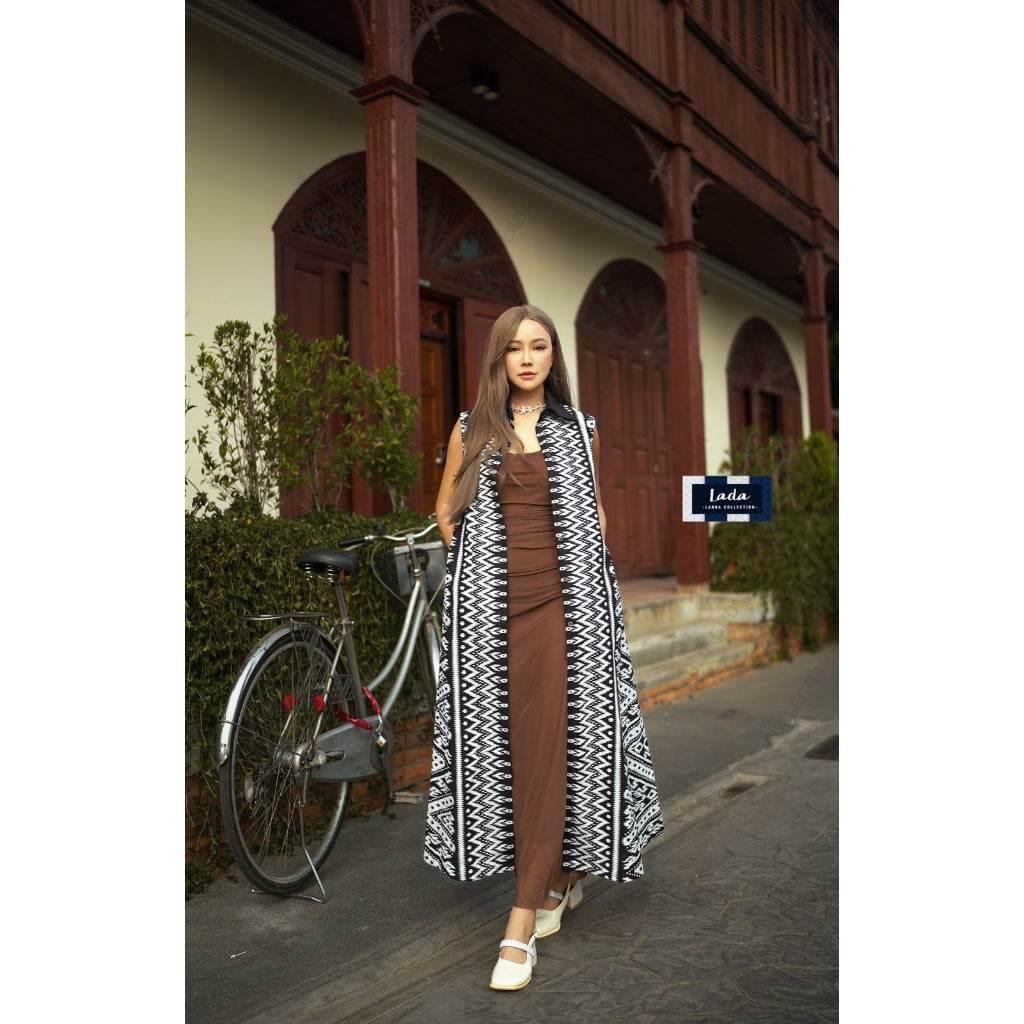 Long Sleeveless Wrap Coat with Lisa Print in Premium Cotton – Oversized Kimono Style for Women in 4 Colors ดำ