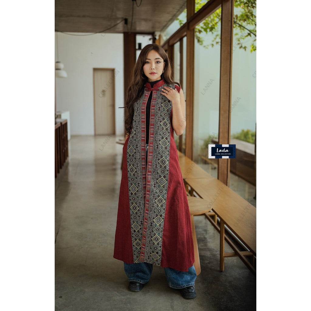 New Long Woven Jacket with Paw Print Pattern – Black &amp; Red | 50 Inch Length for Women in M &amp; XL Sizes One-Sake.com แดง / อก32-36 ดำ / อก32-36 ดำ / อก38-40 ดำ / อก32-36-ดำ / อก38-40-แดง / อก32-36-แดง / อก38-40-