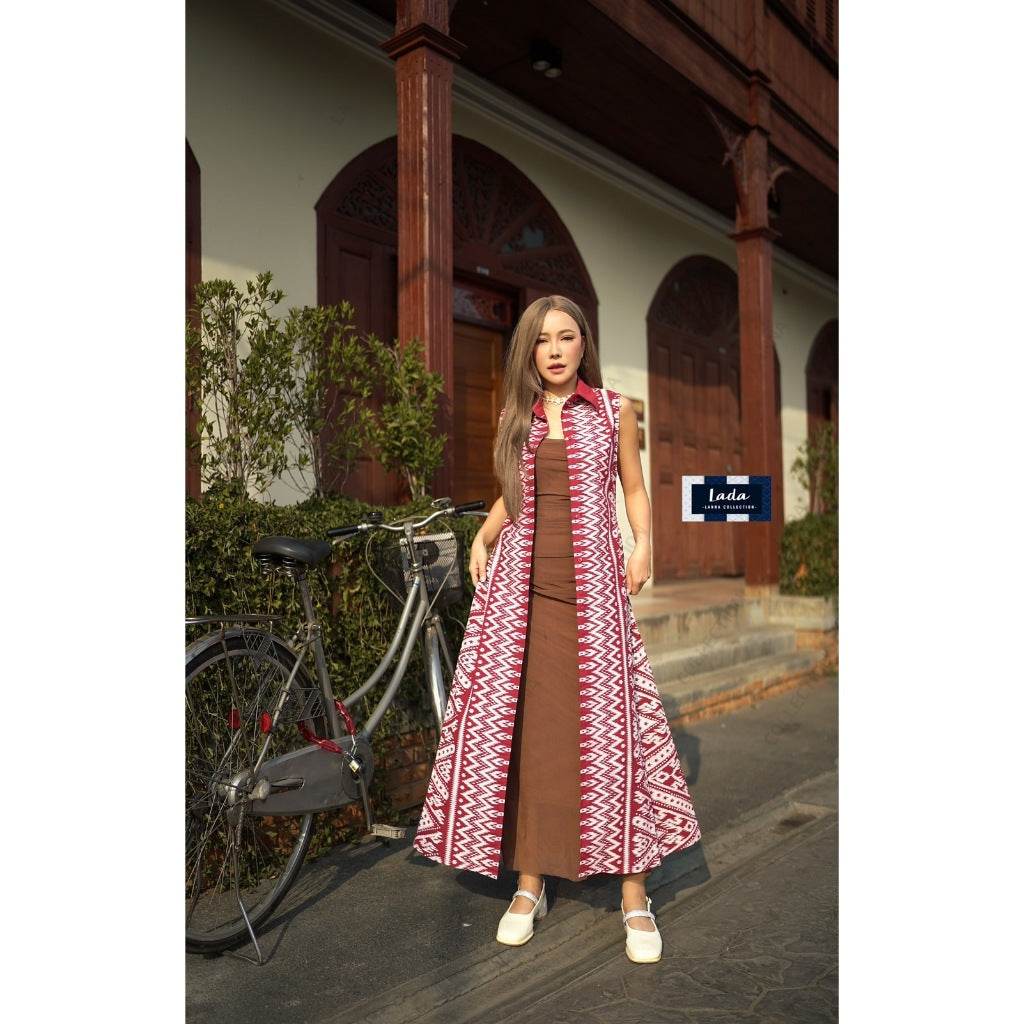 Long Sleeveless Wrap Coat with Lisa Print – Premium Cotton Fabric in 4 Colors | Oversized Front Button Kimono Style for Women One-Sake.com ชมพู / อก32-36 แดง / อก32-36 แดง / อก38-40 แดง / อก32-36-แดง / อก38-40-ชมพู / อก32-36-ชมพู / อก38-40-กรม / อก32-36-กรม / อก38-40-ดำ / อก32-36-ดำ / อก38-40-