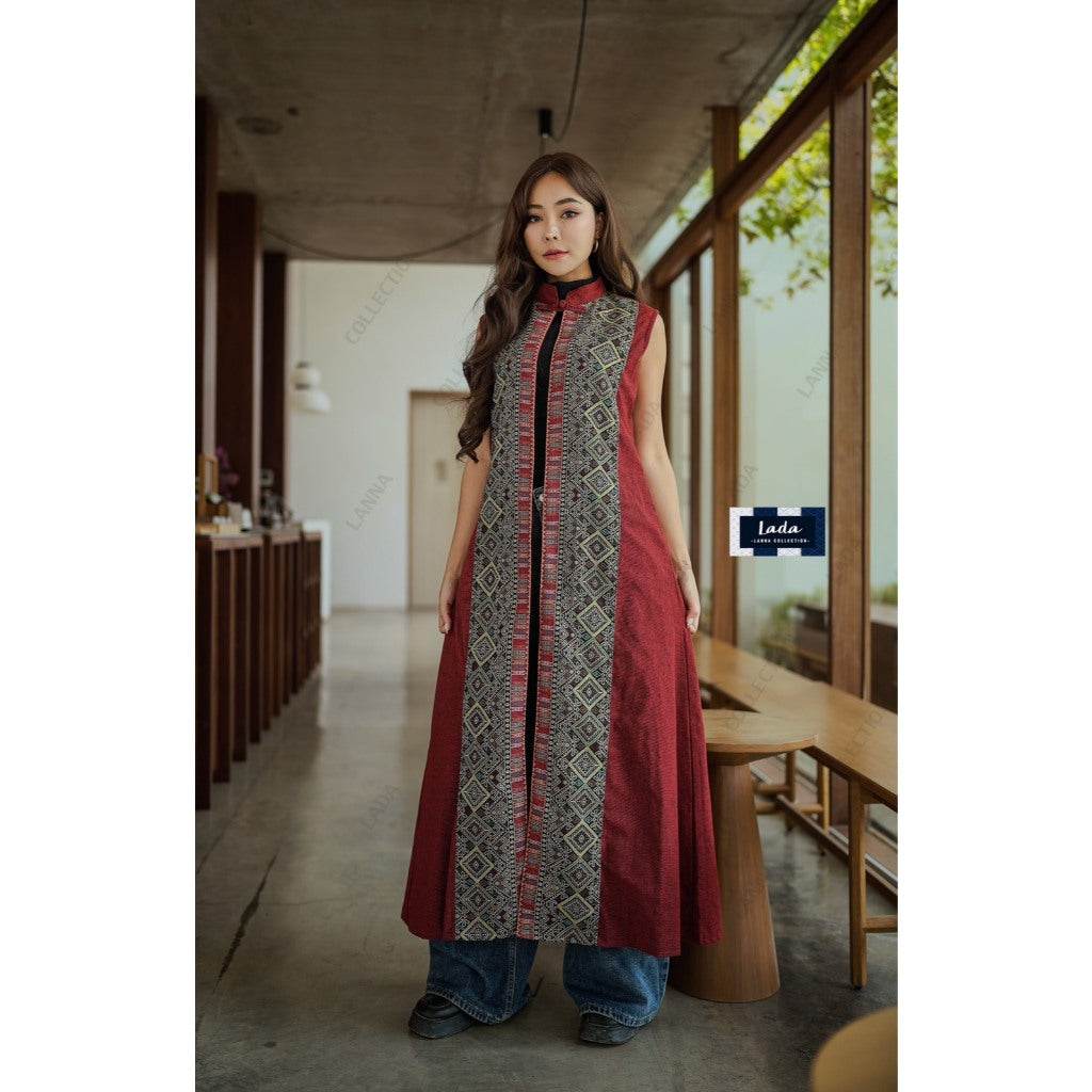 New Long Woven Jacket with Paw Print Pattern – Black &amp; Red | 50 Inch Length for Women in M &amp; XL Sizes One-Sake.com แดง / อก32-36 ดำ / อก32-36 ดำ / อก38-40 ดำ / อก32-36-ดำ / อก38-40-แดง / อก32-36-แดง / อก38-40-