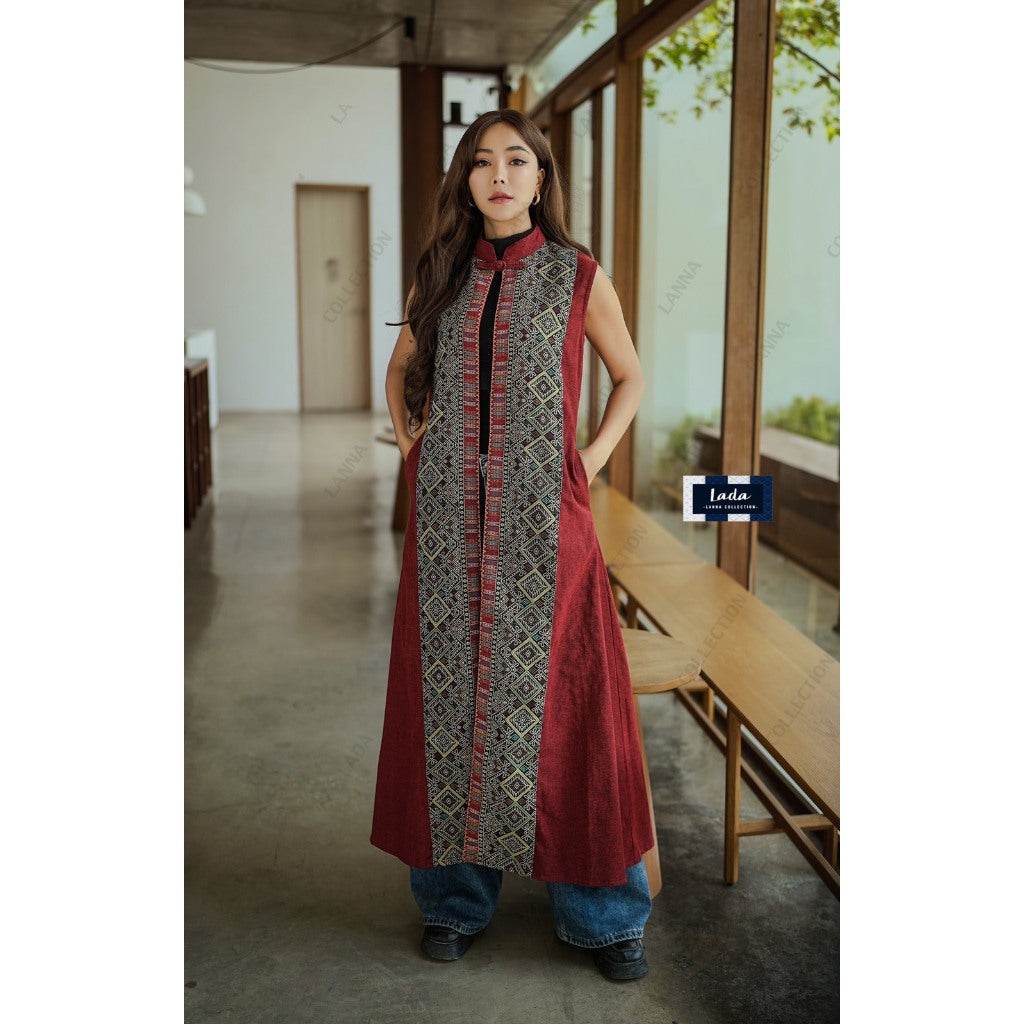 New Long Woven Jacket with Paw Print Pattern – Black &amp; Red | 50 Inch Length for Women in M &amp; XL Sizes One-Sake.com แดง / อก32-36 ดำ / อก32-36 ดำ / อก38-40 ดำ / อก32-36-ดำ / อก38-40-แดง / อก32-36-แดง / อก38-40-