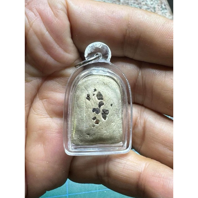✨ Sacred Phra Phet Glap "The Great Fate-Flipper": Ancient Herbal & Pollen 108 Alchemy Infused with Jindamanee Medicine & Sacred Ores – Consecrated by Grandmaster Arjan Kom (Suphanburi) – The Ultimate Sentinel to Turn Bad Luck into Great Fortune