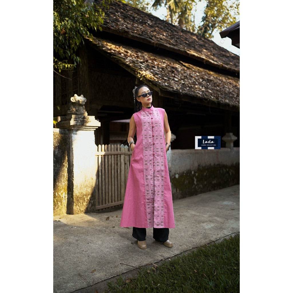 New Long Pink Pikul Flower Print Wrap Coat – Traditional Lanna Cotton Fabric | 2 Sizes for Women (32–40” Bust) One-Sake.com ชมพู / อก32-36 ชมพู / อก38-40 ชมพู / อก32-36-ชมพู / อก38-40-