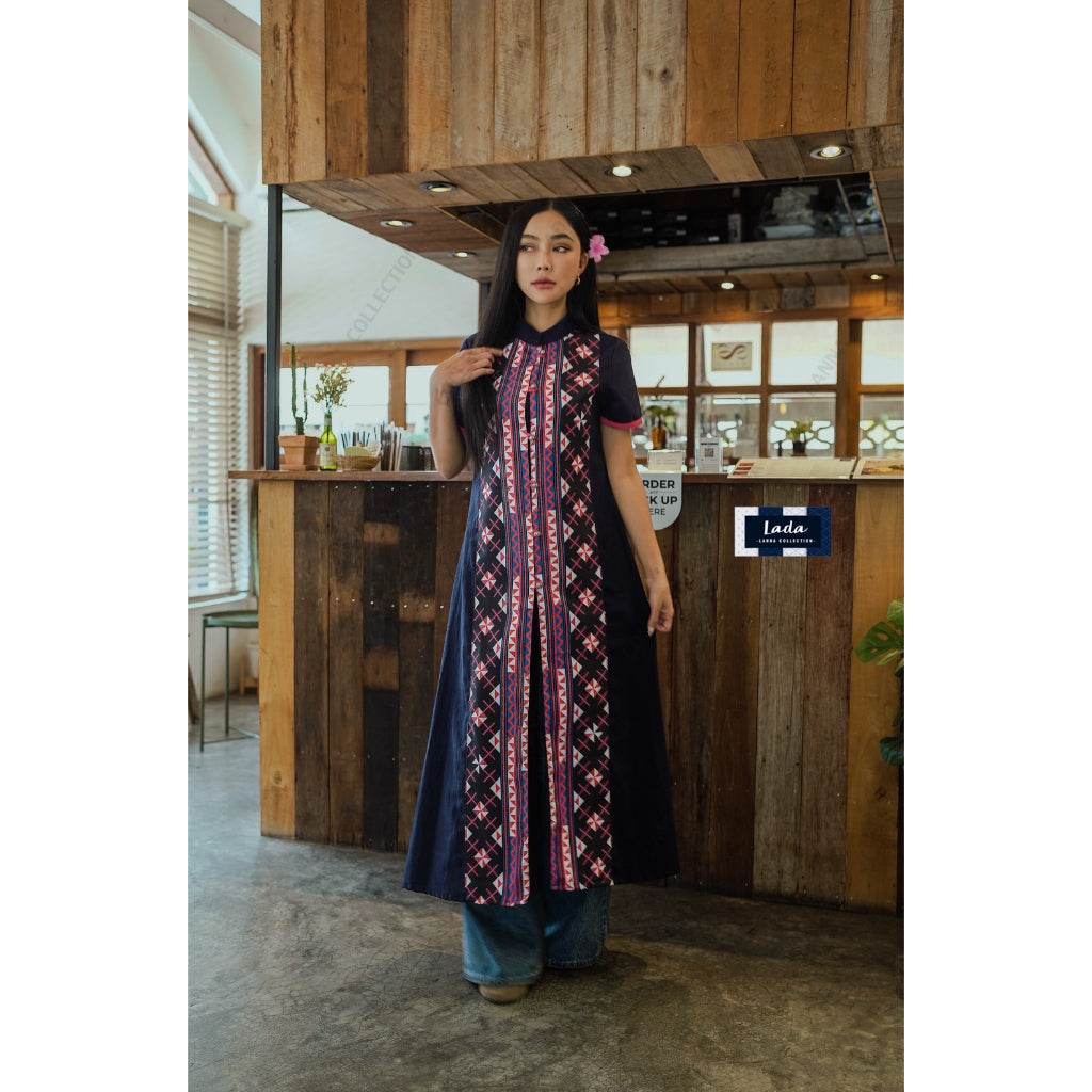 New Hmong Zigzag Pattern Long Cotton Wrap Coat – Handwoven Fabric in M &amp; XL Sizes | Traditional Thai Ethnic Outfit for Women One-Sake.com อก32-36 อก38-40 อก32-36-อก38-40-