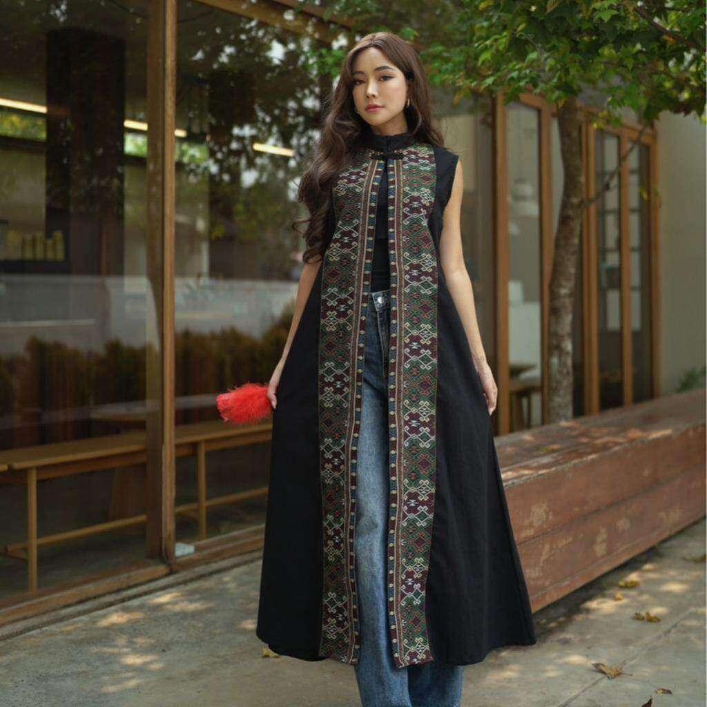 Long Sleeveless Wrap Coat in Black Woven Cotton – Nakhon Nan Tai Lue Pattern for Women | Available in M & XL Sizes