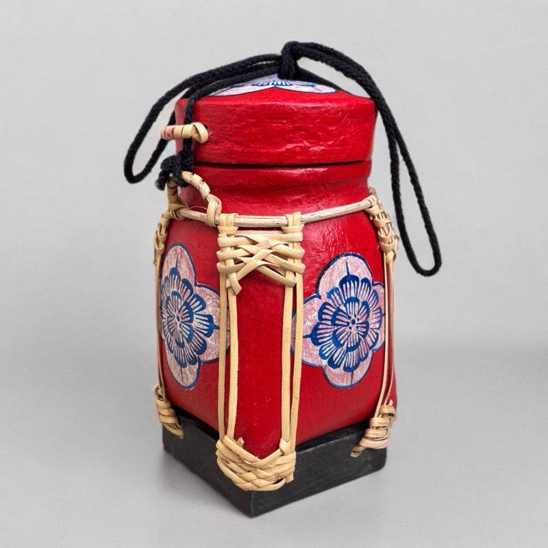 Mini Lanna Bamboo Jar – Handmade Thai Rice Basket for Home &amp; Café Décor | Small Woven Bamboo Bowl with Natural Design – 10 x 17 cm One-Sake.com น้ำเงินฟ้า น้ำเงินทอง น้ำเงินขาว น้ำเงินทอง-น้ำเงินขาว-น้ำเงินฟ้า-แดงทอง-แดงดอกไม้-เขียวขาว-เขียวทอง-แดงขอบทอง-A1-A2-A3-A4-A5-A6-A7-A8-A9-A10-A11-A12-A13-A14-A15-A16-A17-A18-A19-A20-A21-A22-A23-A24-A25-A26-A27-A28-A29-A30-A31-A32-A33-A34-A35-A36-A37-A38-A39-A40-A41-A42-