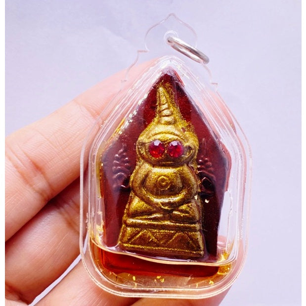 ✨ Imperial Crimson-Eyed Ngang "Salan Niang La-Or" (Ancient Khmer Enchantment Edition): Supreme Seduction Spirit with In-Koo Twin Soul Bonding and Sacred "Raka" Passion Oil by Luang Phor Mian, Wat Janeang (2026 Masterpiece) Default Title