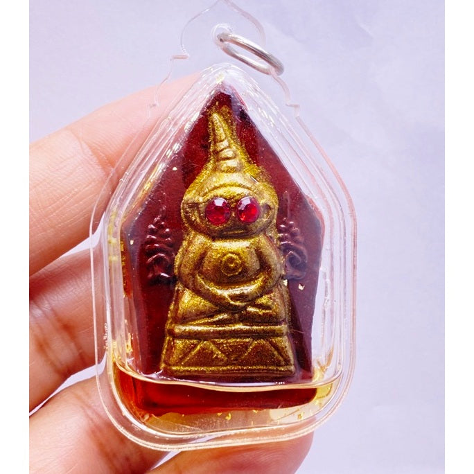 ✨ Imperial Crimson-Eyed Ngang "Salan Niang La-Or" (Ancient Khmer Enchantment Edition): Supreme Seduction Spirit with In-Koo Twin Soul Bonding and Sacred "Raka" Passion Oil by Luang Phor Mian, Wat Janeang (2026 Masterpiece)