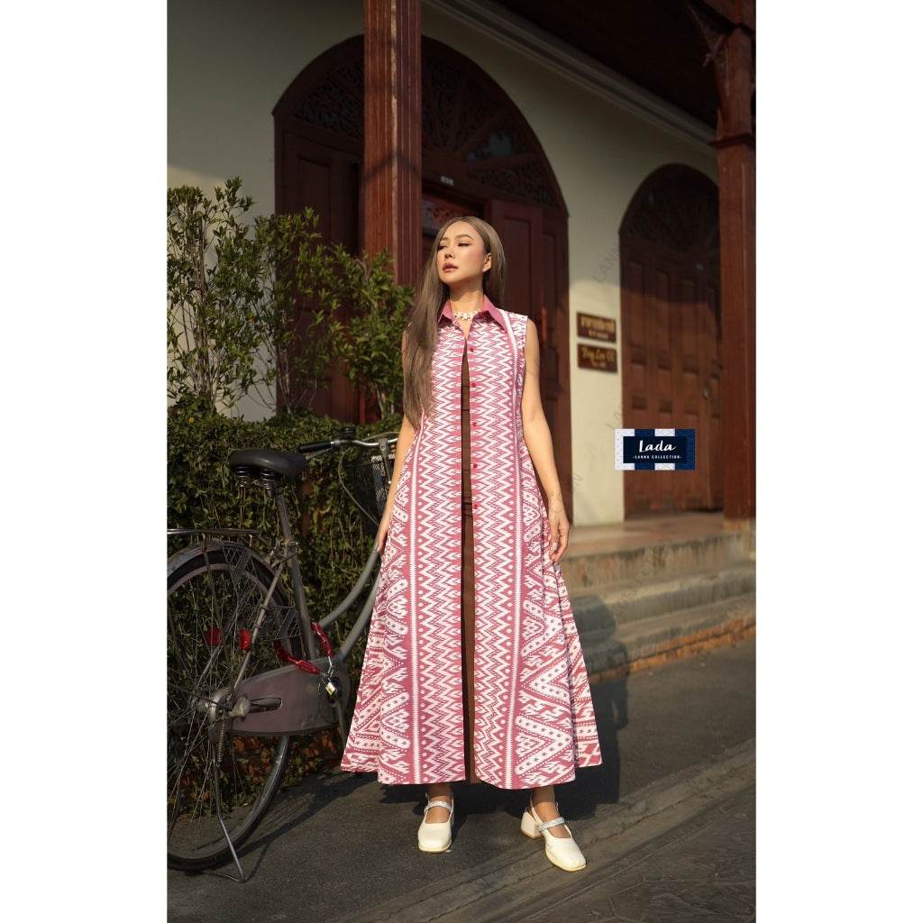 Long Sleeveless Wrap Coat with Lisa Print – Premium Cotton Fabric in 4 Colors | Oversized Front Button Kimono Style for Women One-Sake.com ชมพู / อก32-36 แดง / อก32-36 แดง / อก38-40 แดง / อก32-36-แดง / อก38-40-ชมพู / อก32-36-ชมพู / อก38-40-กรม / อก32-36-กรม / อก38-40-ดำ / อก32-36-ดำ / อก38-40-