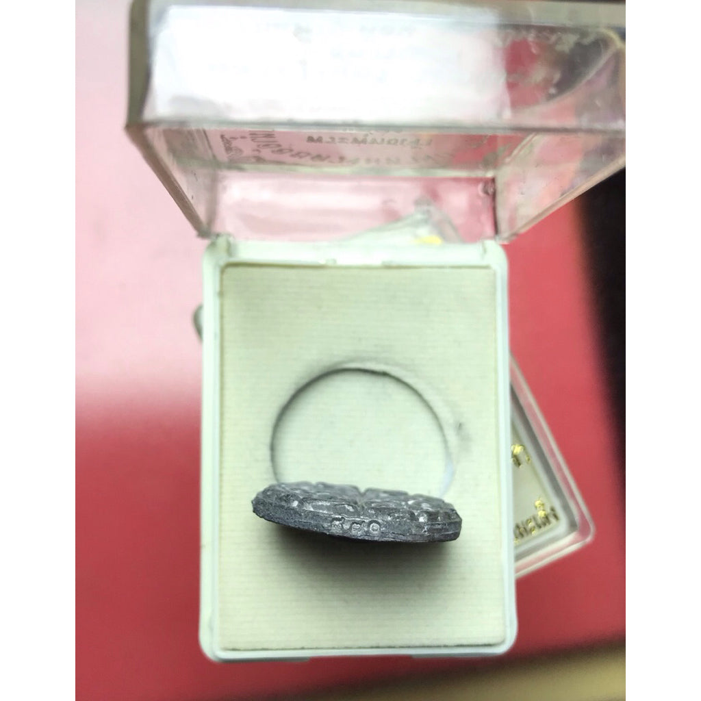 ✨ Imperial Great Emperor "Ngob Nam Oy" Sovereign Amulet: The "Never Poor" Sacred Wheel of Fortune with Maha-Chakkraphat Destiny Seal by Luang Pu Chan, Wat Sumpasiv (Full Moon Ritual B.E. 2555 Edition)