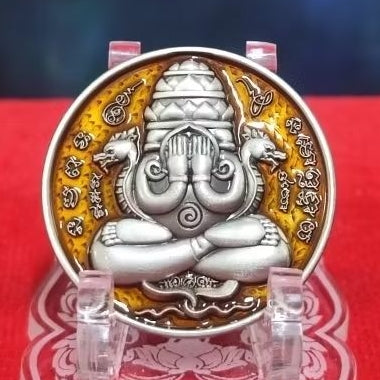 Phra Pidta Phang Phra Kan Medal Break Poverty Chains &amp; Attract Abundance