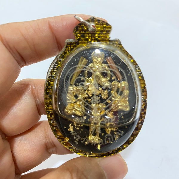 ✨ Imperial Locket "Phor Ngang Roy-Choo" (The Sovereign of 100 Lovers): Elite Seduction Spirit with Sacred "Yoni" Golden Flower Infusion and Raka Passion Oil by Luang Phor Mian, Wat Janeang (High-Vibe 6cm Masterpiece)