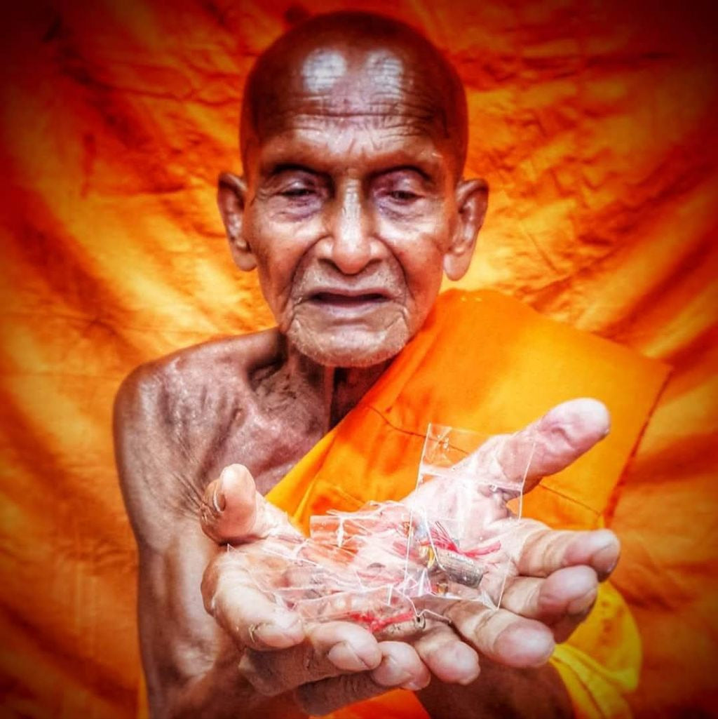 ✨ Sarika Love Enchantment Takrut – Luang Pu Sak Samahito 8 Buddha Lords Fired Clay Amulet for Irresistible Charm & Attraction 🕊️