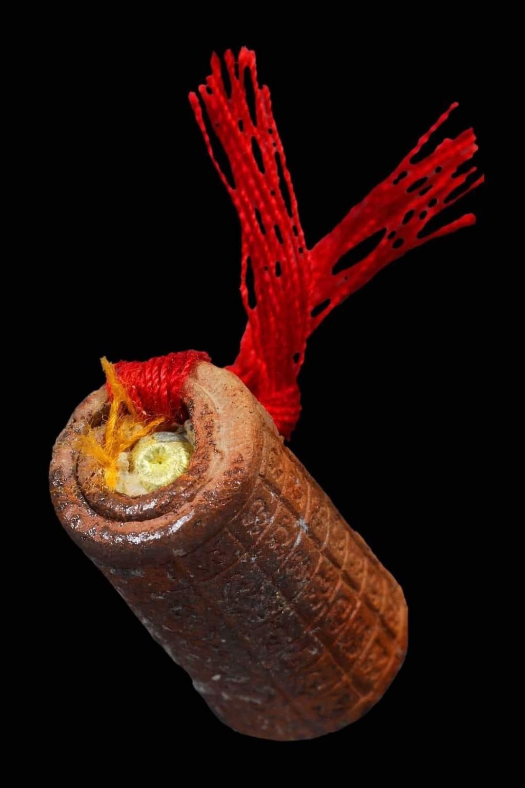 ✨ Sarika Love Enchantment Takrut – Luang Pu Sak Samahito 8 Buddha Lords Fired Clay Amulet for Irresistible Charm & Attraction 🕊️