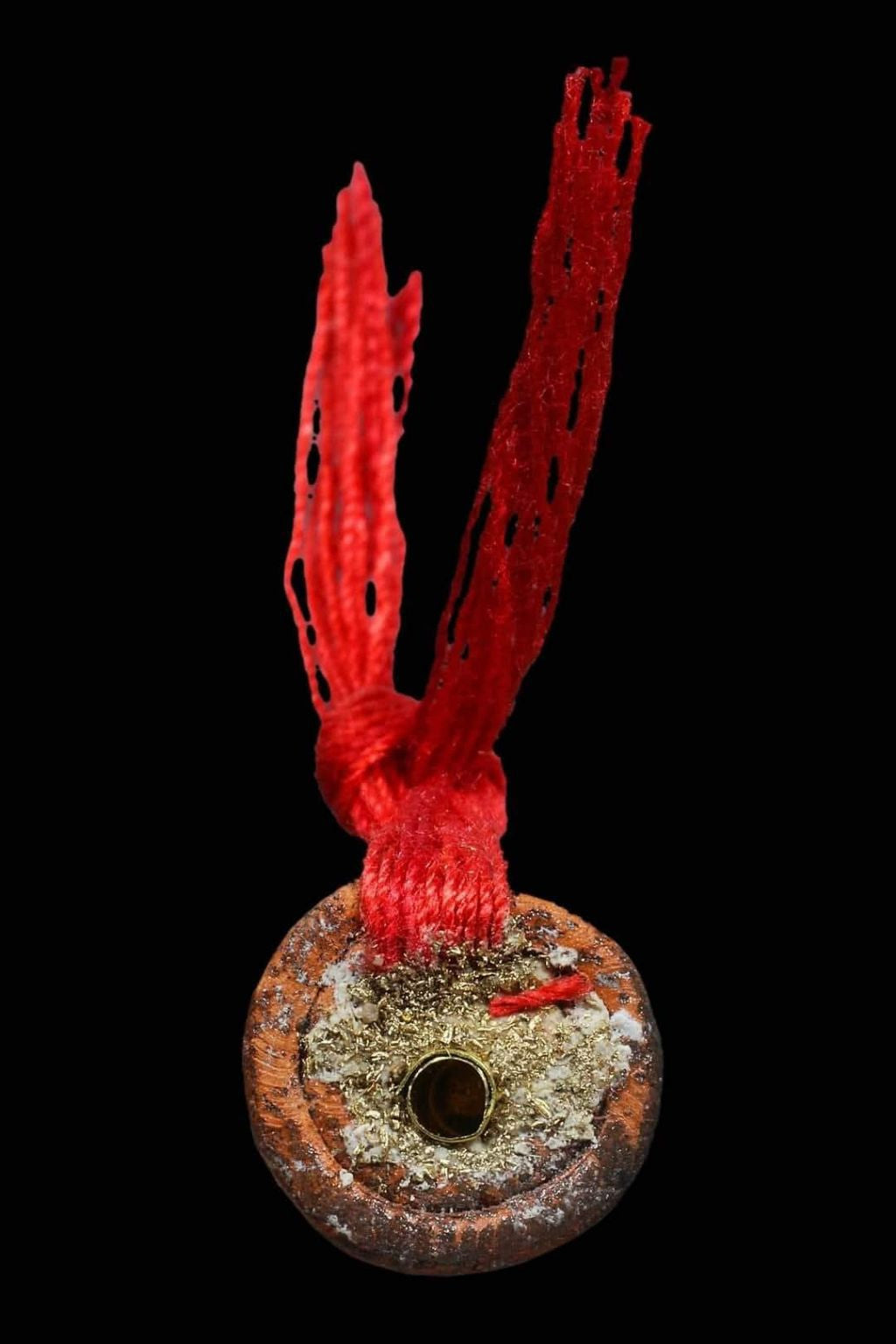 ✨ Sarika Love Enchantment Takrut – Luang Pu Sak Samahito 8 Buddha Lords Fired Clay Amulet for Irresistible Charm & Attraction 🕊️