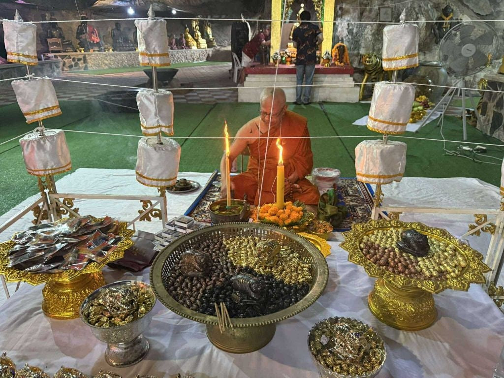 ✨ Sacred King Tiger "Relaxed Abundance" Holy Bead: The First Edition Life-Changer (2025/2568) by Phra Arjan Prasut (Wat Nai Tao, Trang) – The Ultimate Magnet for Effortless Wealth, Grand Fortune, and Elite Protection (Khao Or Lineage)