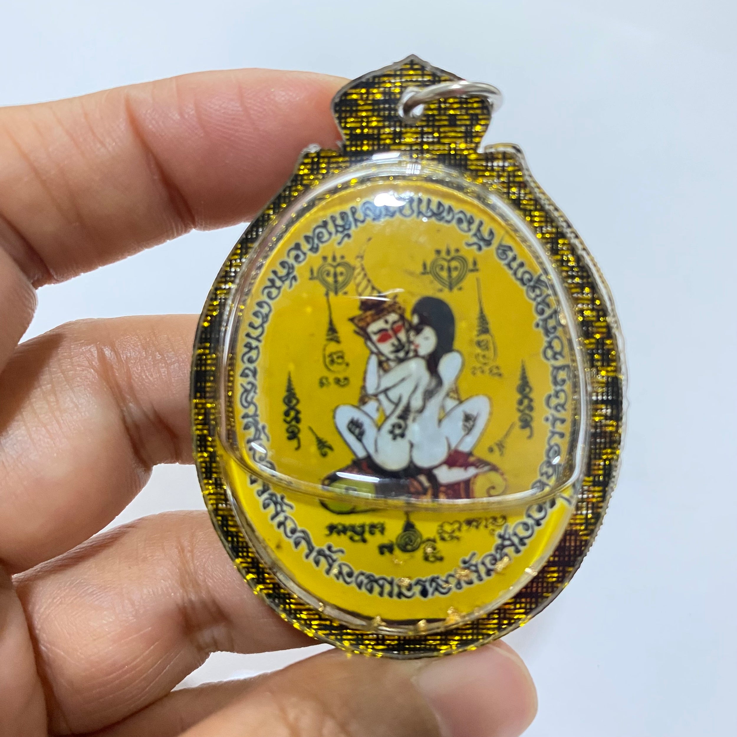 ✨ Imperial Locket "Phor Ngang Roy-Choo" (The Sovereign of 100 Lovers): Elite Seduction Spirit with Sacred "Yoni" Golden Flower Infusion and Raka Passion Oil by Luang Phor Mian, Wat Janeang (High-Vibe 6cm Masterpiece)