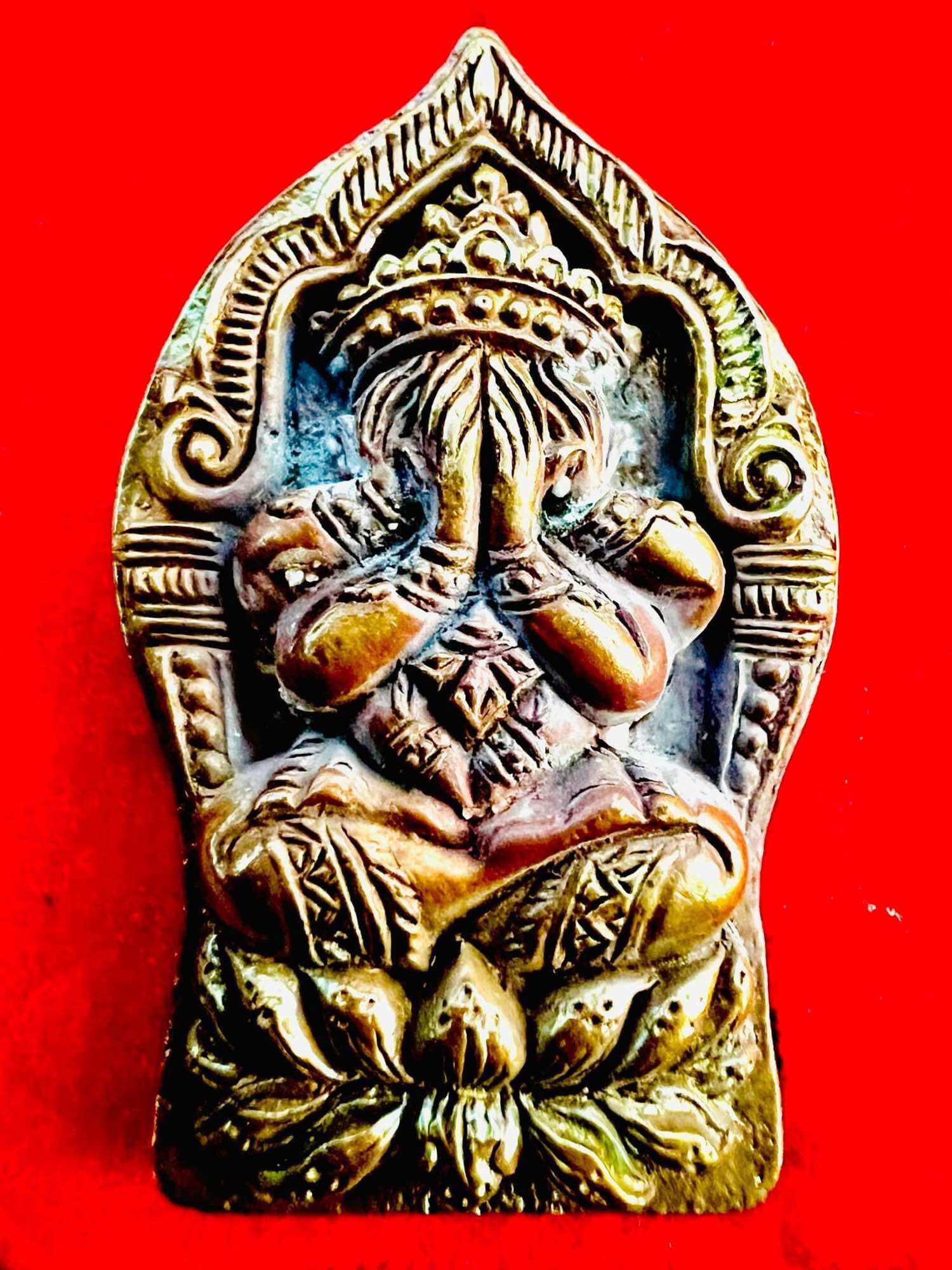 Supreme Tri-World General Medal: Thai Amulet for Protection and Luck fuse