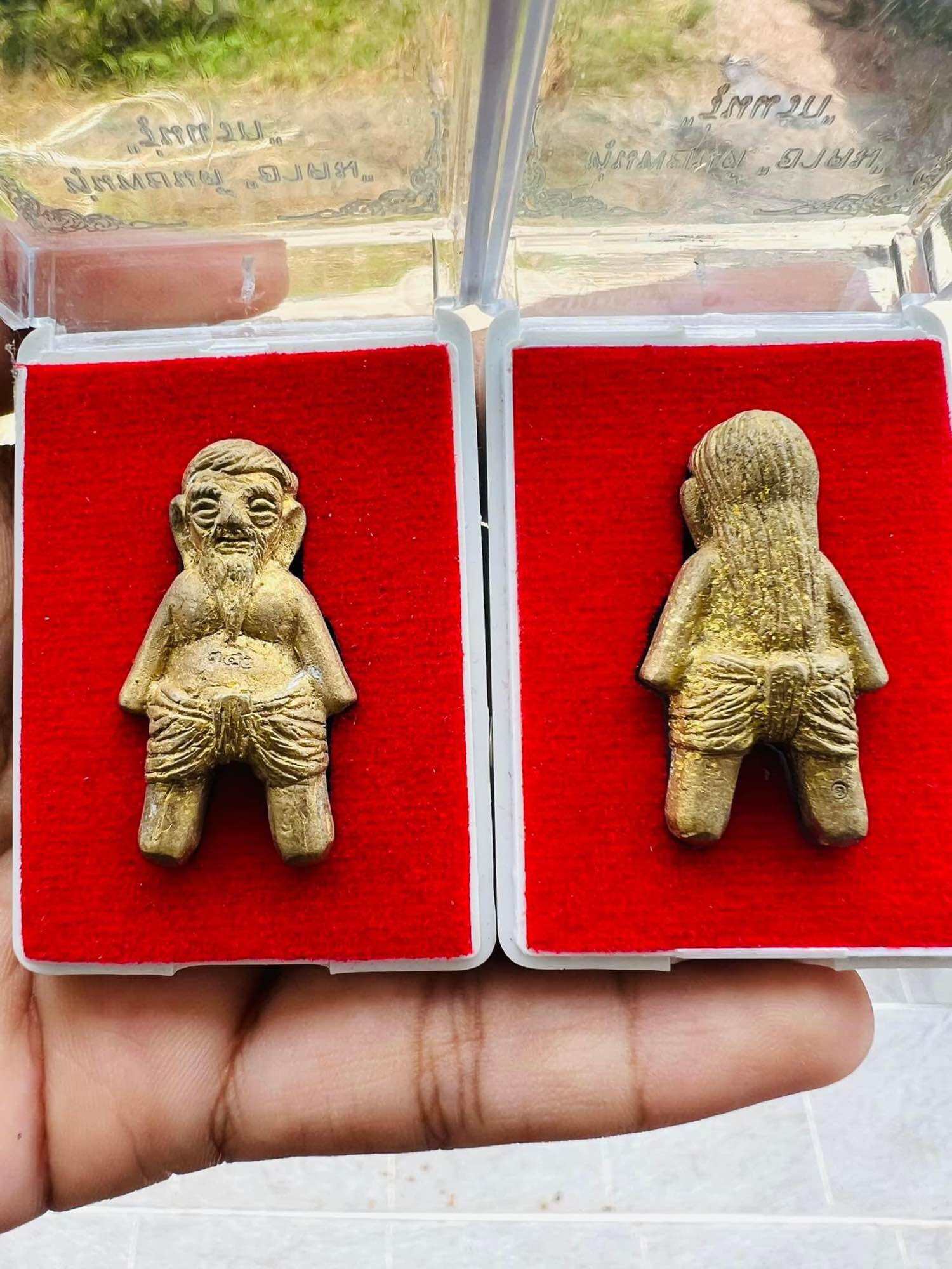 Hoon Payon ancient Thai guardian doll amulet front and back views gold tone in red display box