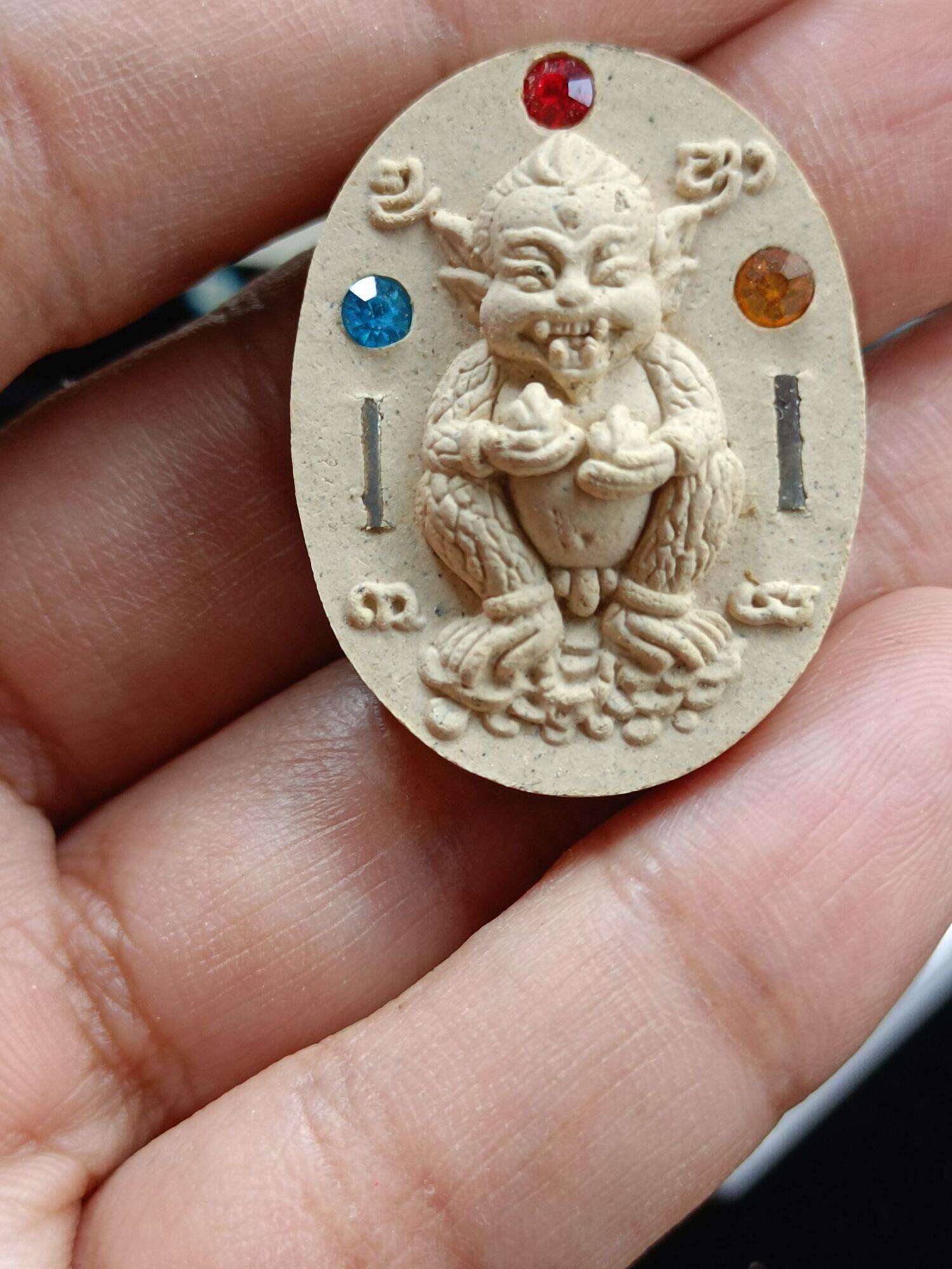 ✨ Phaya Si Hu Ha Ta “Instant Millionaire” Edition – Sacred Buddha Powder Amulet by Luang Pu Kruba Kampheng, Asaam Sukhawadee, Kamphaeng Phet White