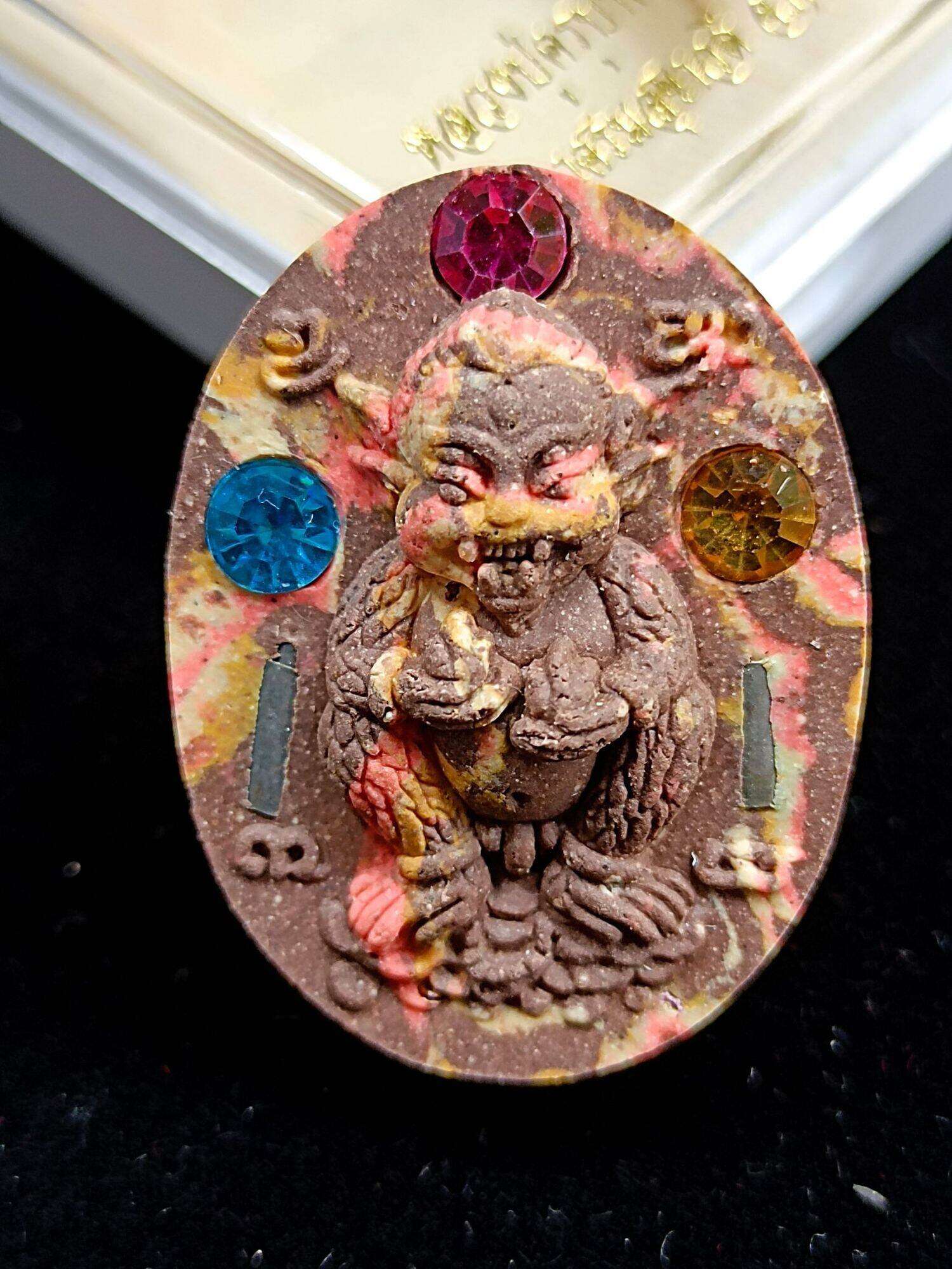 ✨ Phaya Si Hu Ha Ta “Instant Millionaire” Edition – Sacred Buddha Powder Amulet by Luang Pu Kruba Kampheng, Asaam Sukhawadee, Kamphaeng Phet Light brown pattern