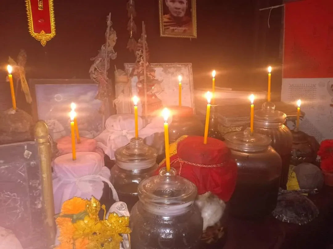 Thai Buddhist Charm Oil for Loving Kindness - Sacred Vilarsawat Oil