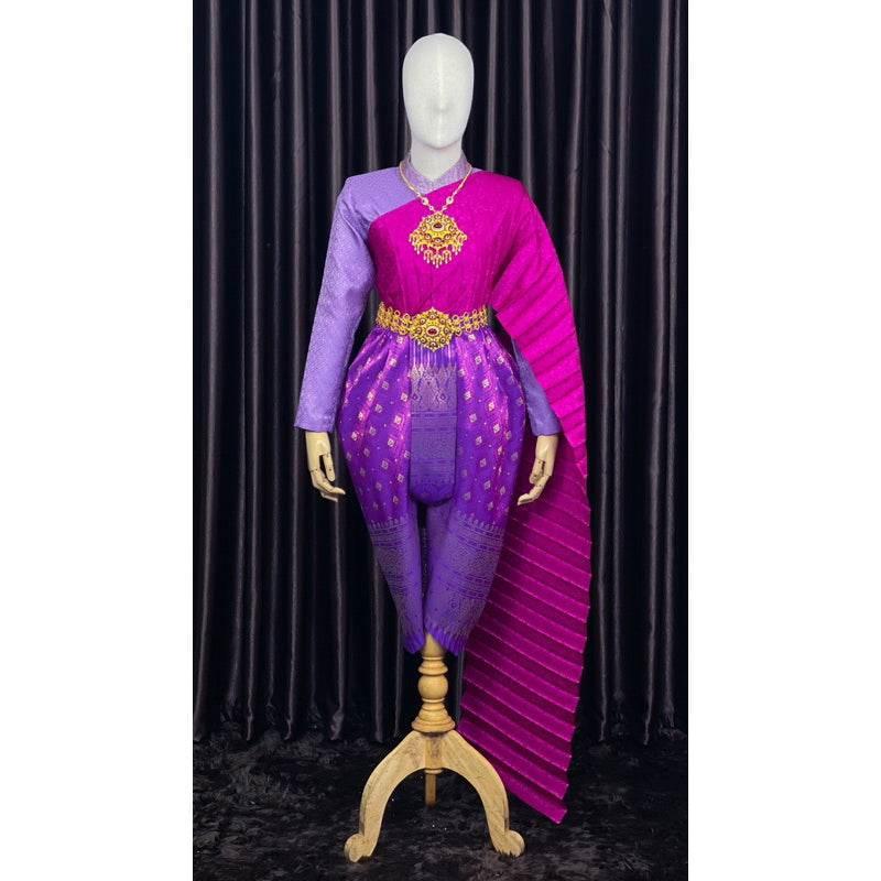 Thai Bridal Outfit Set with Elegant Gold Accessories for Unforgettable Weddings