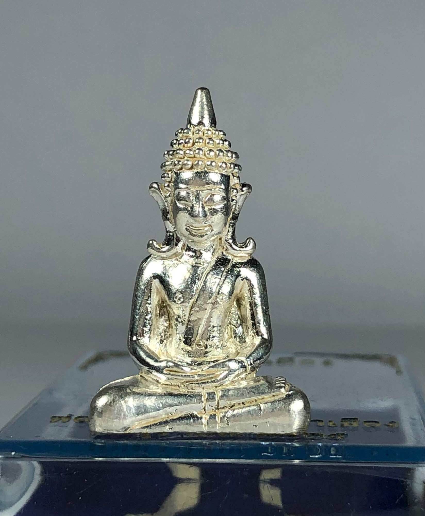 Thai Buddhist Amulet Statue Phra Kao Muaeng for Spiritual Protection and Safeguarding