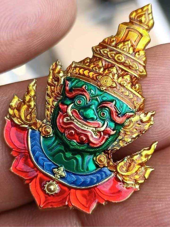 Colorful Thai Tao Wessuwan amulet featuring intricate details and vibrant colors, perfect for spiritual significance