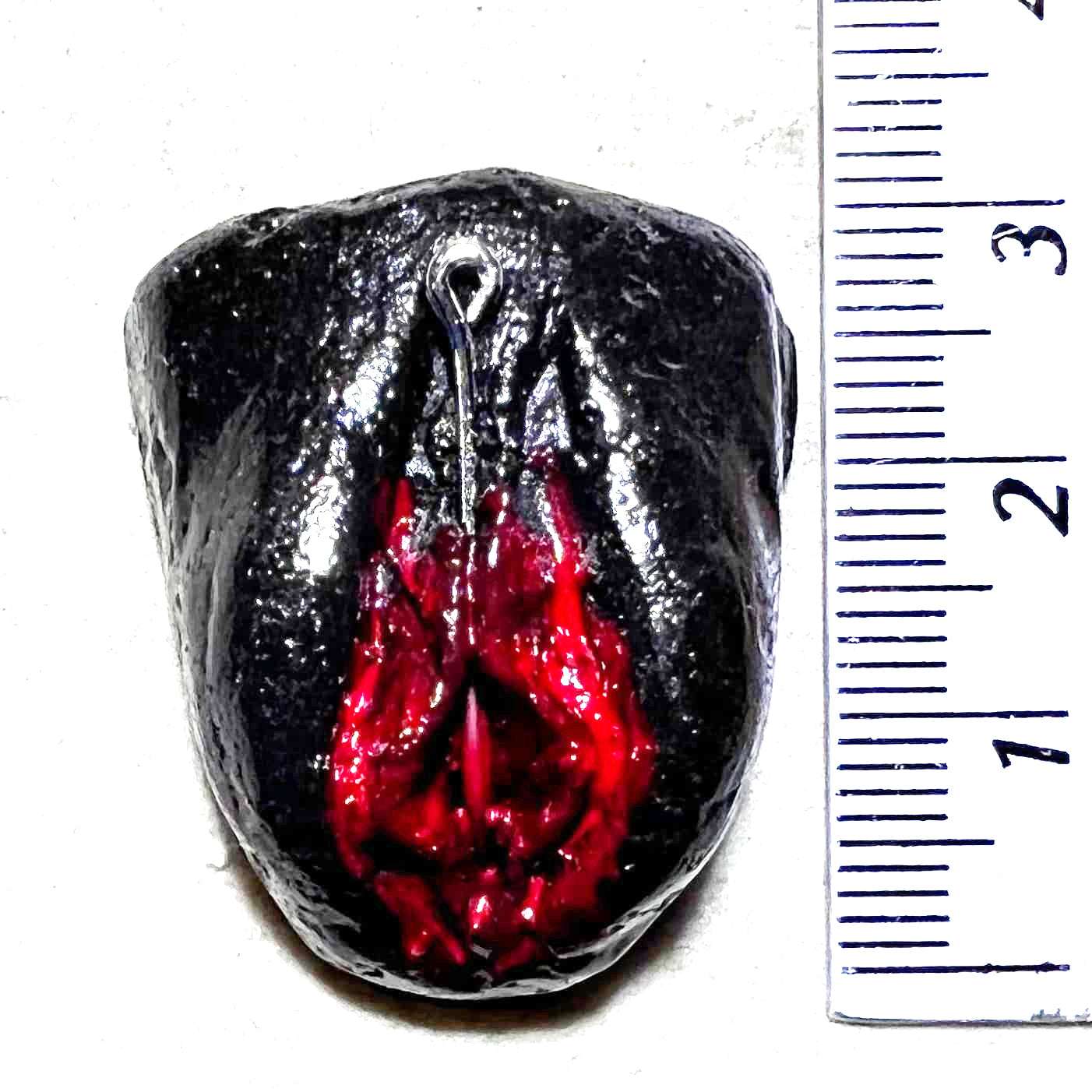 Yoni Charm Dok Thong – Thai Amulet for Attraction and Prosperity