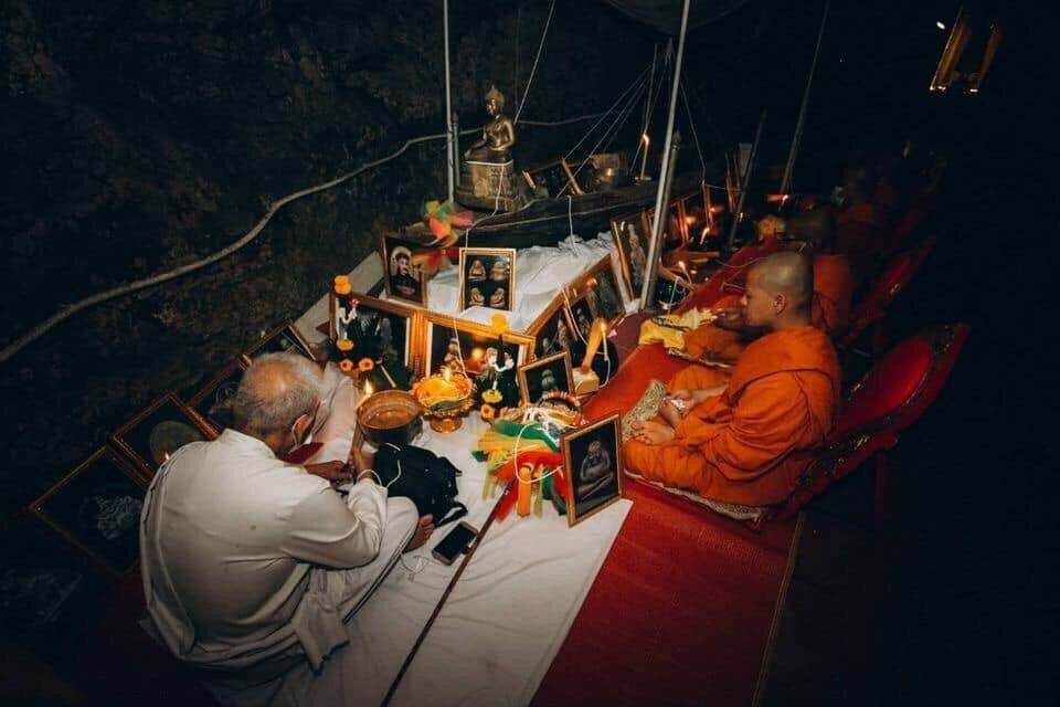 Kwai Thanhu Full Moon Edition Amulet displayed on ceremonial shrine with monks blessing and offerings