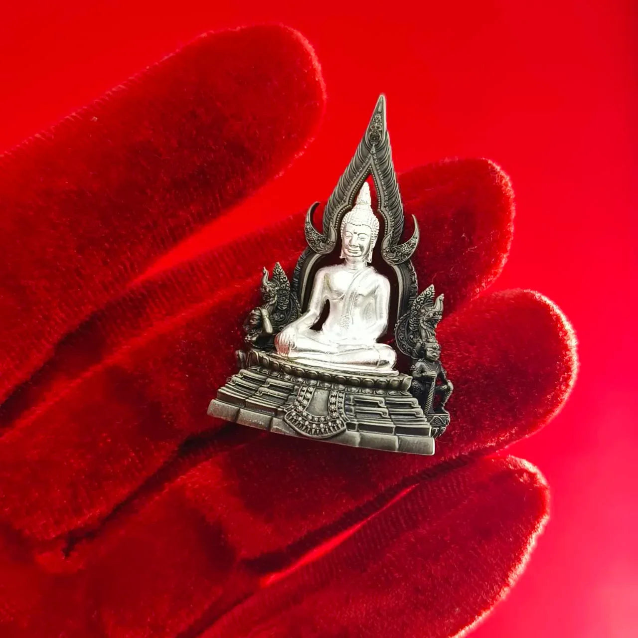 Phra Phuttha Chinnarat Amulet for Wealth, Protection, and Authority