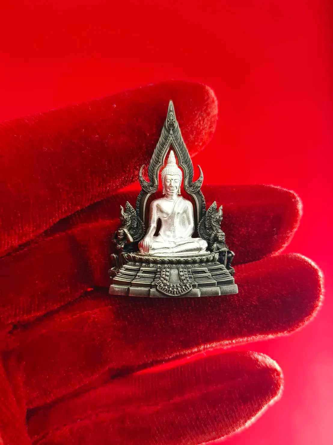 Phra Phuttha Chinnarat Amulet for Wealth, Protection, and Authority