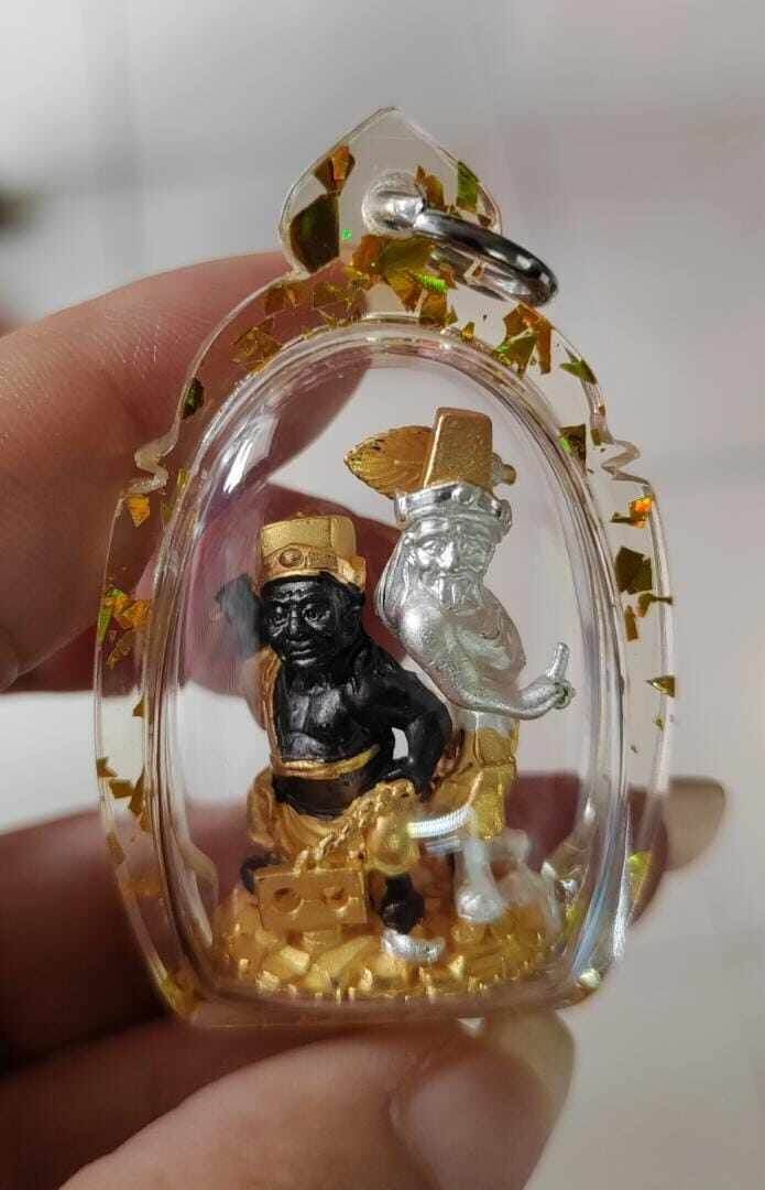 Tua Pae-Yee Pae Amulet - 2 Deities of Wealth. Black and silver twin deity amulet in clear casing with gold flakes