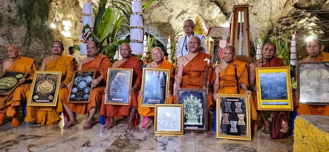 Phaya Sing Amulet - Maha Mongkol Kao O, Blessed by 9 Esteemed Monks in Sacred Ceremony