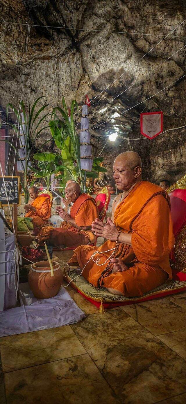 Phaya Sing Amulet - Maha Mongkol Kao O, Blessed by 9 Esteemed Monks in Sacred Ceremony