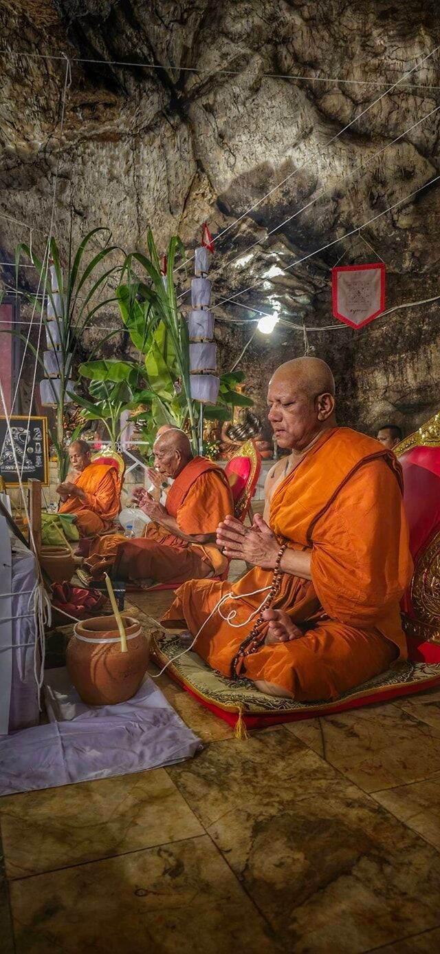 Phaya Sing Amulet - Maha Mongkol Kao O, Blessed by 9 Esteemed Monks in Sacred Ceremony