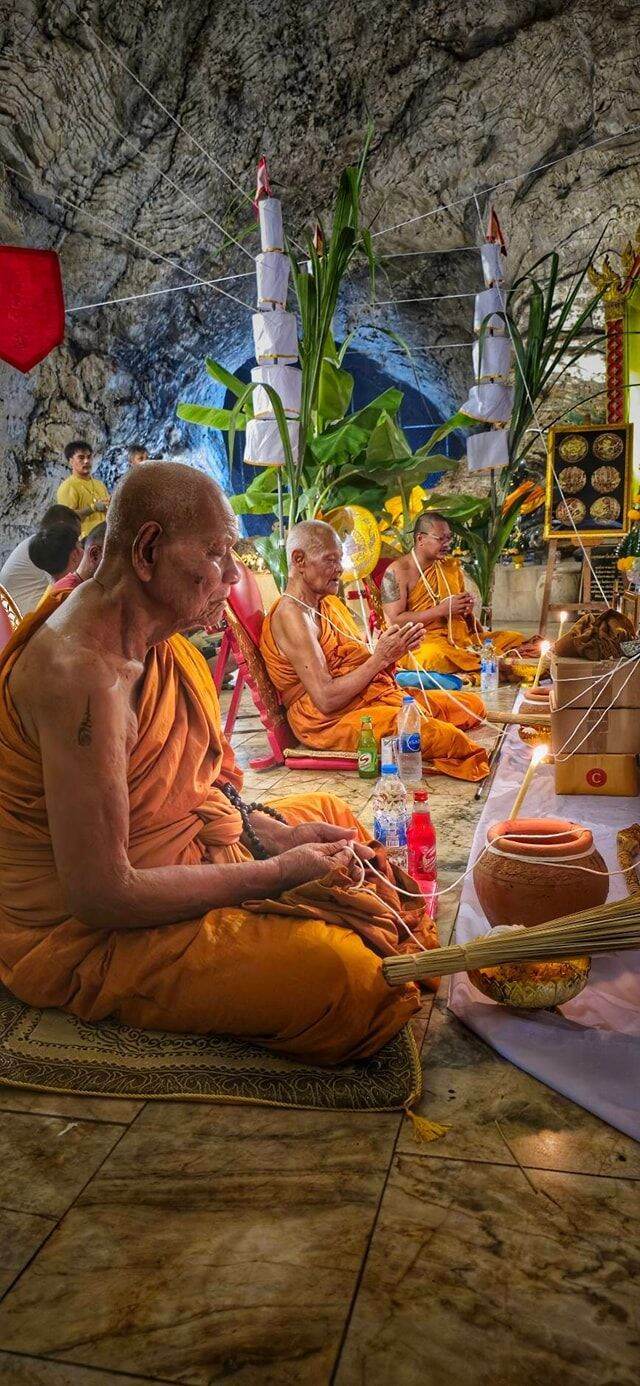 Phaya Sing Amulet - Maha Mongkol Kao O, Blessed by 9 Esteemed Monks in Sacred Ceremony