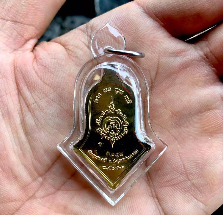 Thao Wes Suwan Amulet for Wealth - Authentic Thai Religious Decor for Prosperity