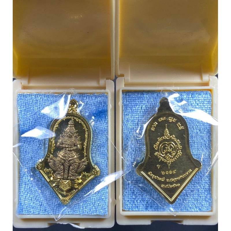 Thao Wes Suwan Amulet for Wealth - Authentic Thai Religious Decor for Prosperity