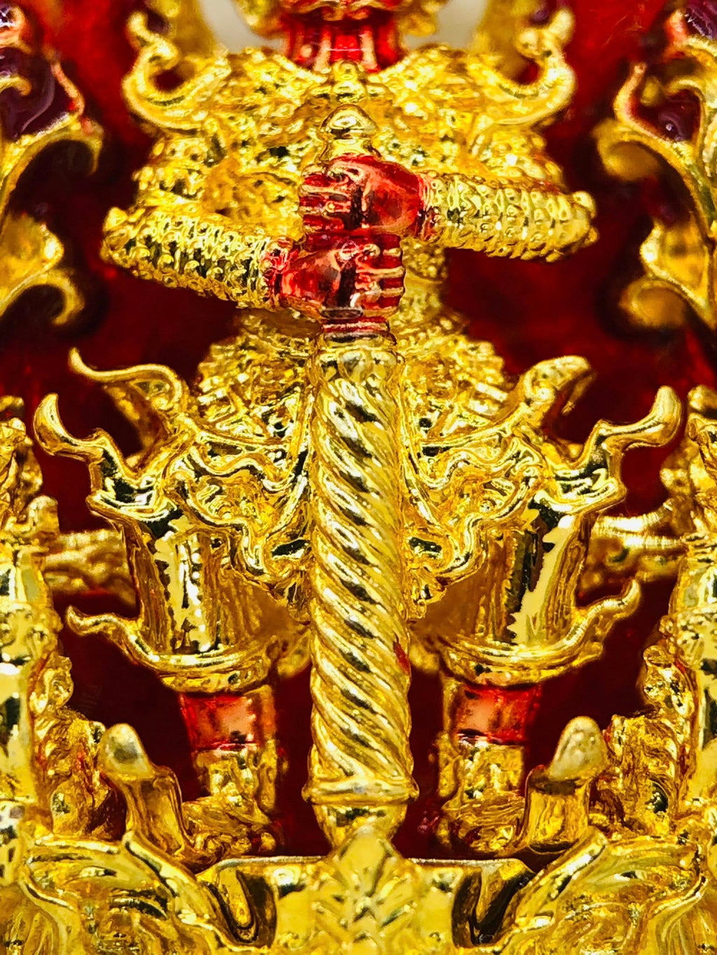 Intricate Thao Wessuwan amulet for sale, featuring detailed gold finish and vibrant colors