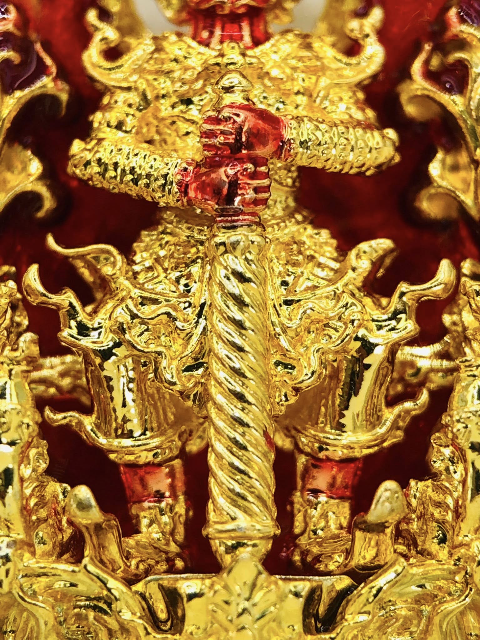 Intricate Thao Wessuwan amulet for sale, featuring detailed gold finish and vibrant colors